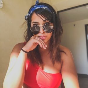 Meet your Posher, Lynn